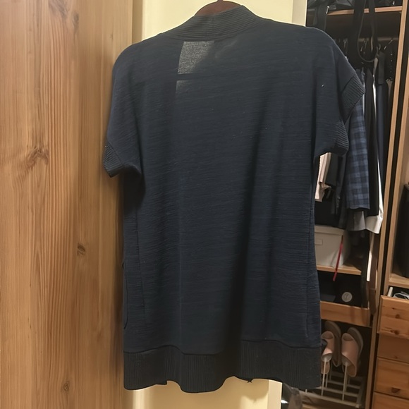Short sleeve sweater small - Picture 4 of 4